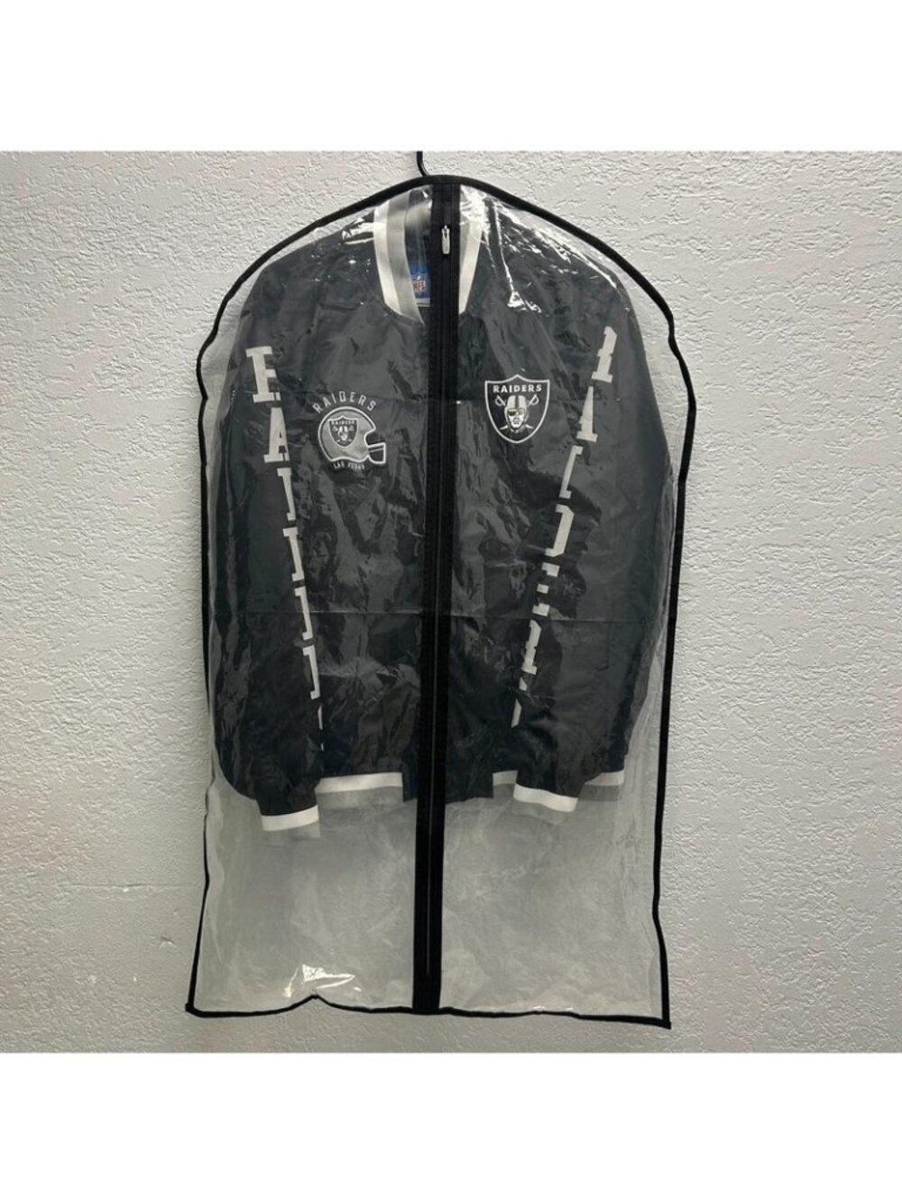 Raiders Men’s Size Small Sports Jacket, Black
